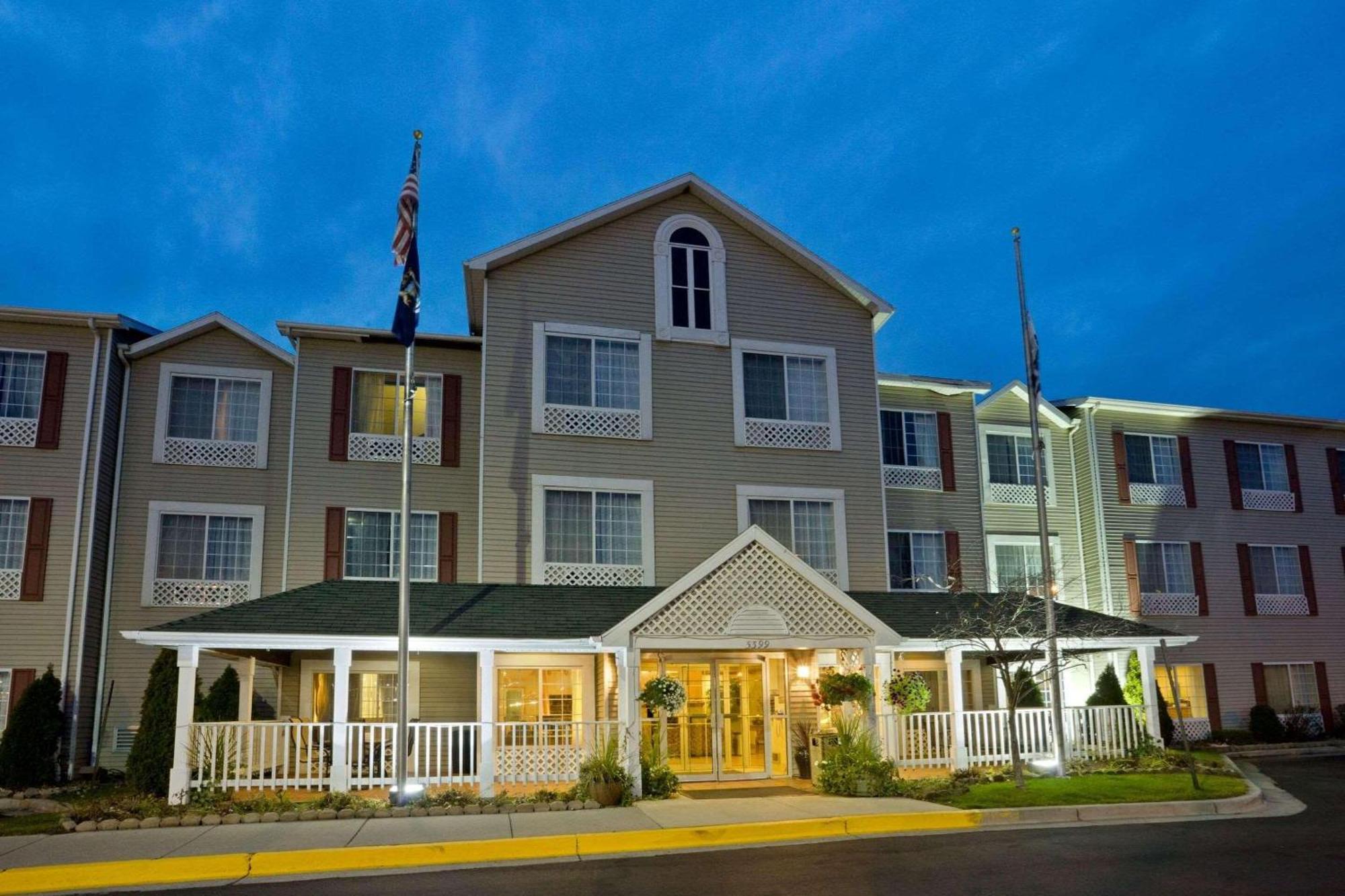 Country Inn & Suites By Radisson, Grand Rapids Airport, Mi Cascade Exterior foto